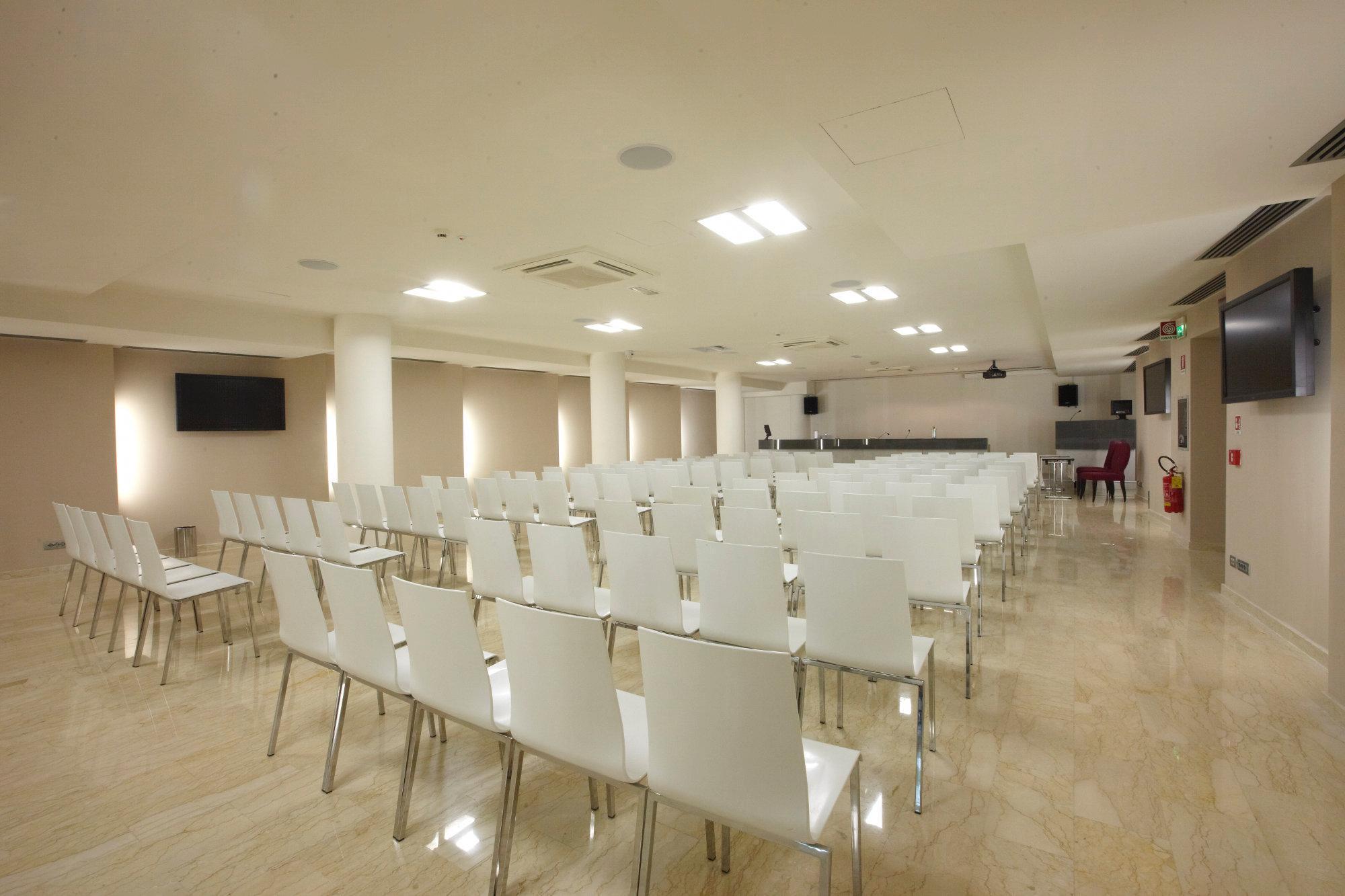 Pisa Tower Plaza酒店 外观 照片 The conference room