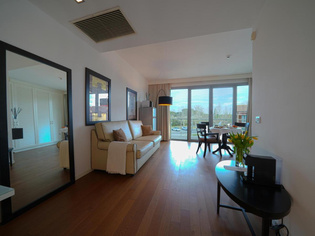 Pisa Tower Plaza酒店 外观 照片 A living room in a typical apartment
