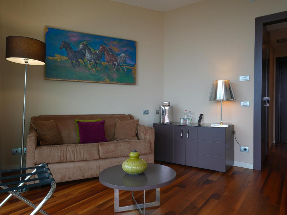 Pisa Tower Plaza酒店 外观 照片 A living room in a hotel