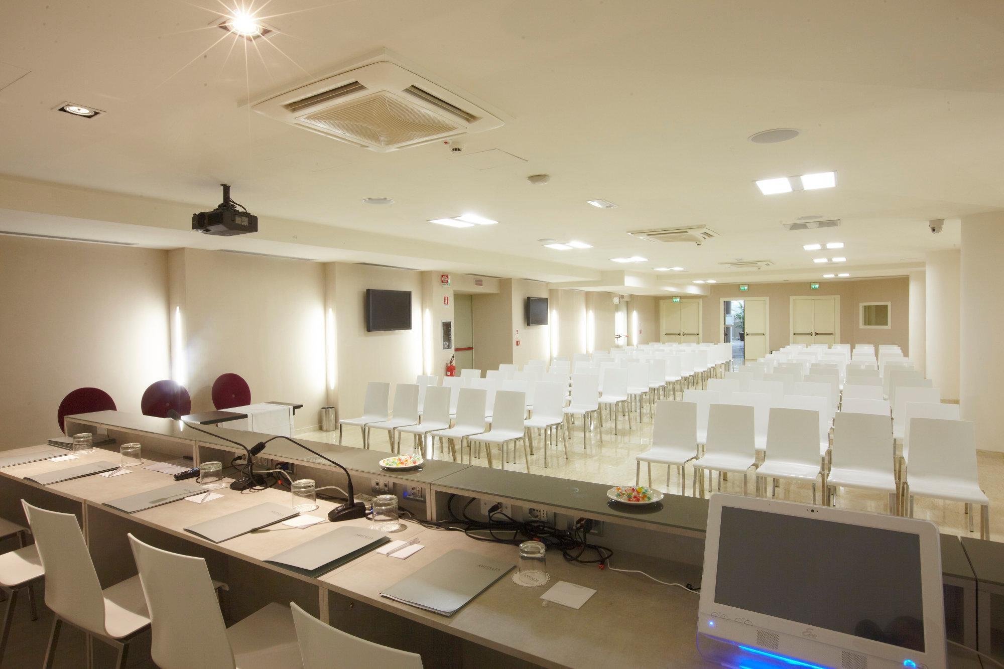 Pisa Tower Plaza酒店 外观 照片 The conference room
