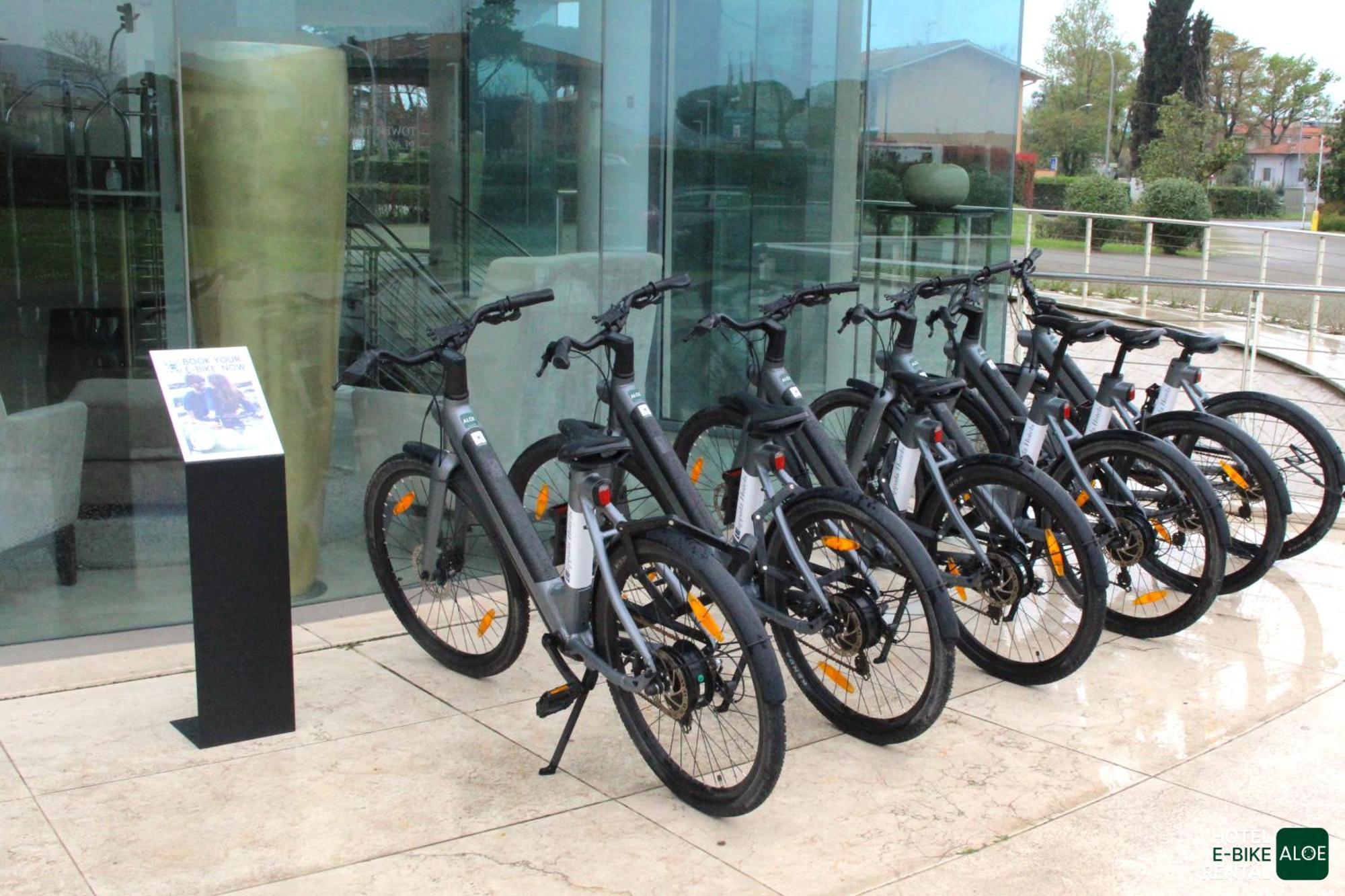 Pisa Tower Plaza酒店 外观 照片 Electric bicycles at the airport